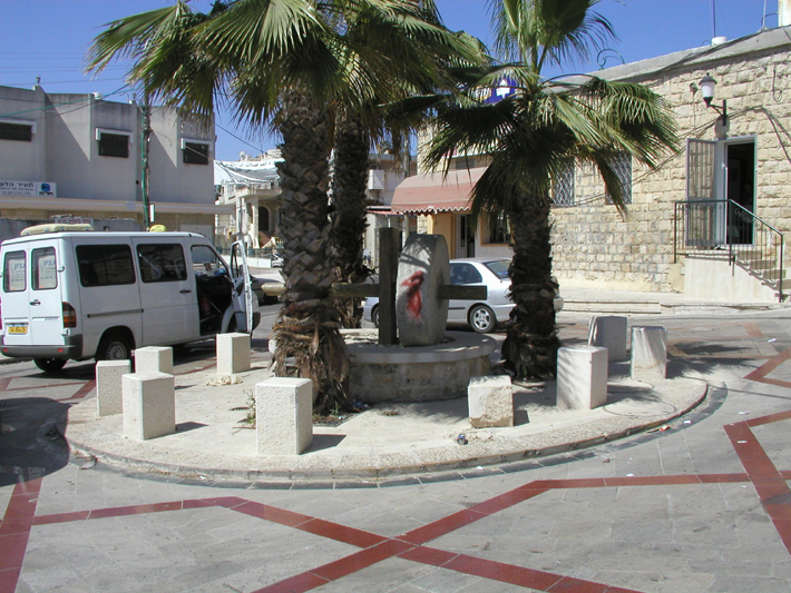 כיכר עם אבני ריחיים